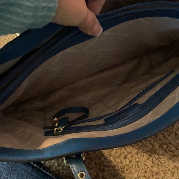 Michael Kors like new Blue bag - Picture 5 of 12